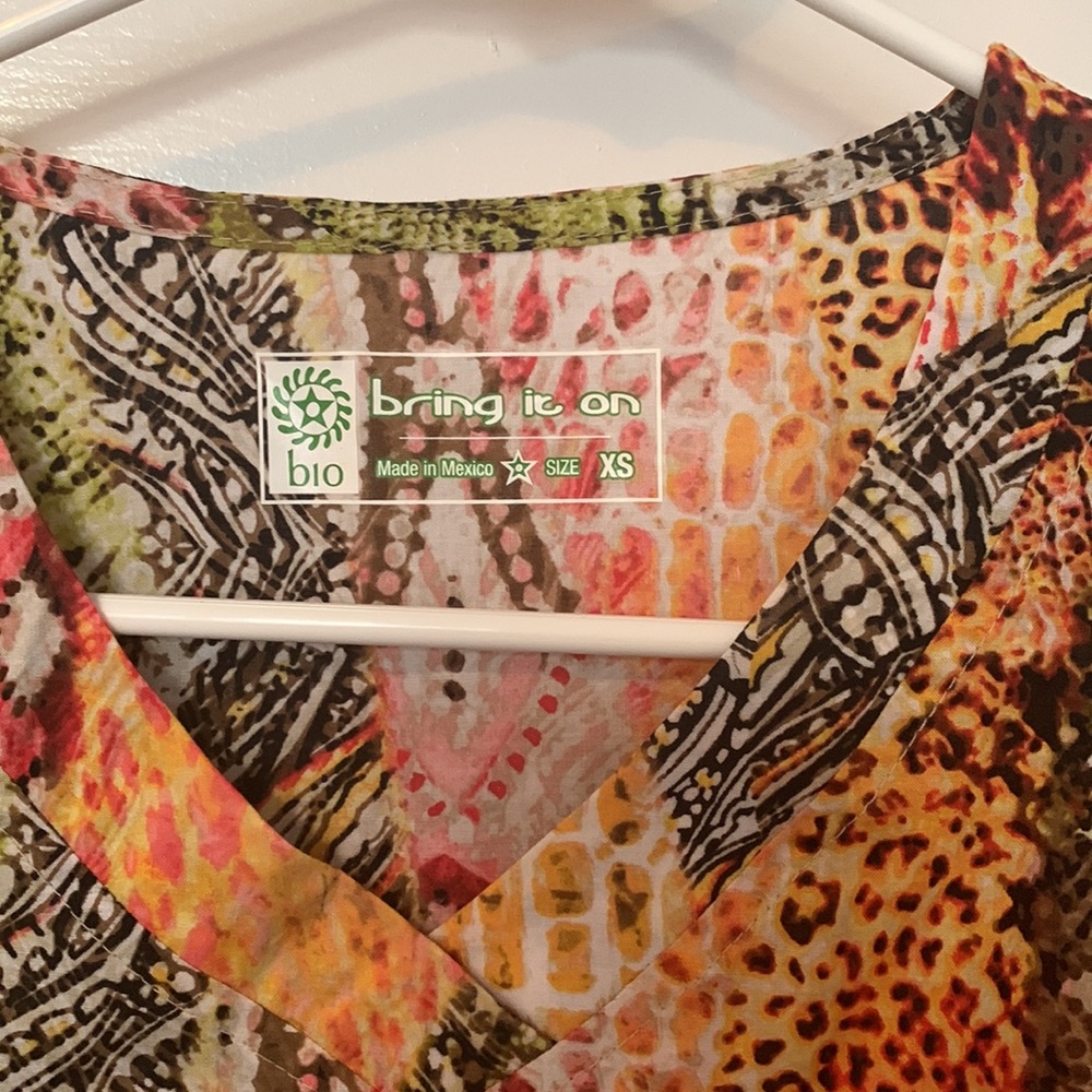 Multicolored scrub top - Picture 2 of 4